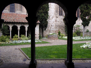 The cloisters of St Salvi where Tennis was created