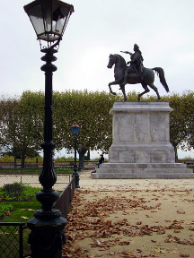 Peyrou Royal Square, Place Royal du Peyrou, it provides the setting for the mounted
	statue of Louis XIV, forming a remarkable group of monuments, with the Arc de Triomphe, Water tower and Saint-Clément aqueduct.