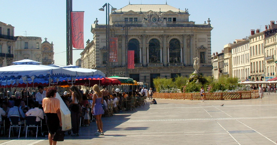 Place de la Comedie, The must-see place in Montpellier! This oval-shaped plaza, dominated by the Comédie opera house, is one of the largest pedestrian areas in Europe.