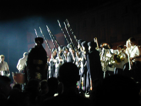 Street theatre on the steps of the Beziers Theatre at the top end of the avenue Pierre-Paul Riquet (Les allées)