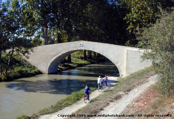 midi canal bridge near colombiers