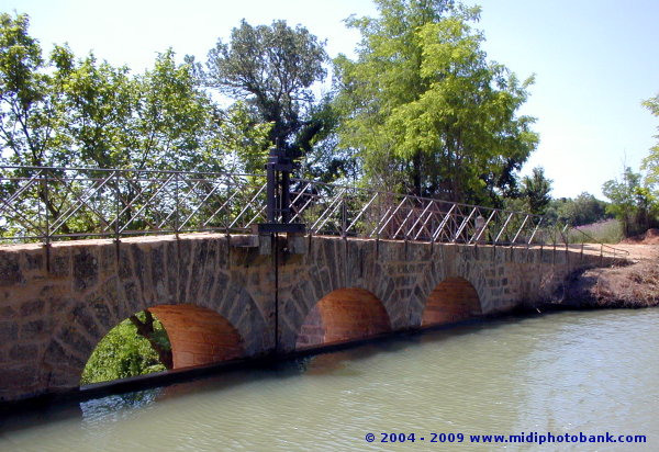 Quarante overflow and pont canal